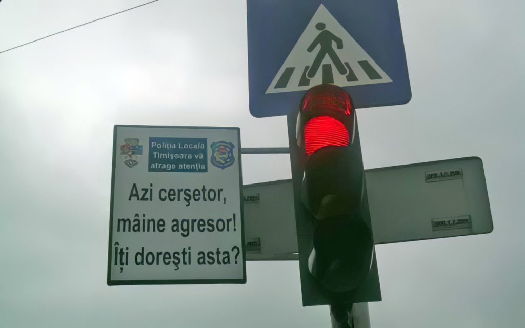 De ce se tace în fața afișelor în care clienții magazinelor Tesco din Marea Britanie sunt avertizați în română să nu fure?