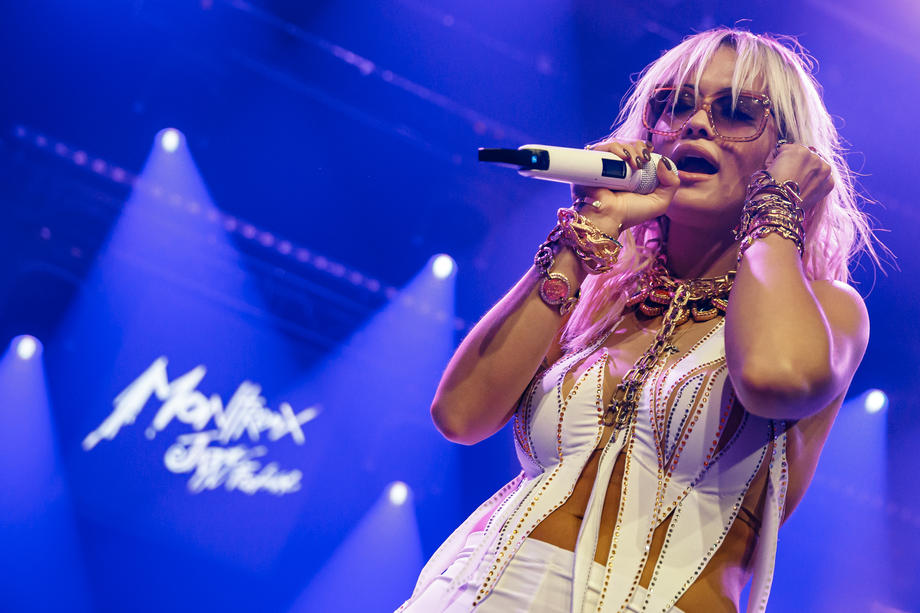 Cântăreața Rita Ora a încălcat carantina că să dea petrecere de ziua ei și va plăti o amendă grasă