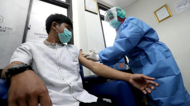 Moderna a început să testeze vaccinul anti-COVID-19 pe adolescenţi
