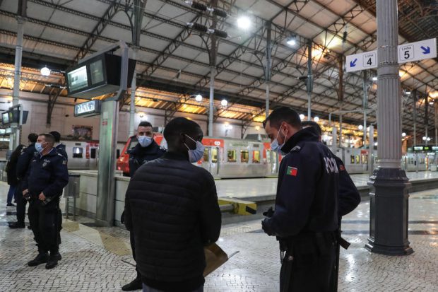 Curtea de Apel din Lisabona: Carantinarea oamenilor doar în urma testului PCR este ilegală