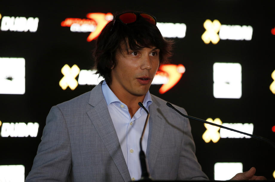 VIDEO | “Omul zburător” a murit în timpul unui antrenament la Dubai. Francezul Vince Reffet era renumit pentru show-urile aeriene