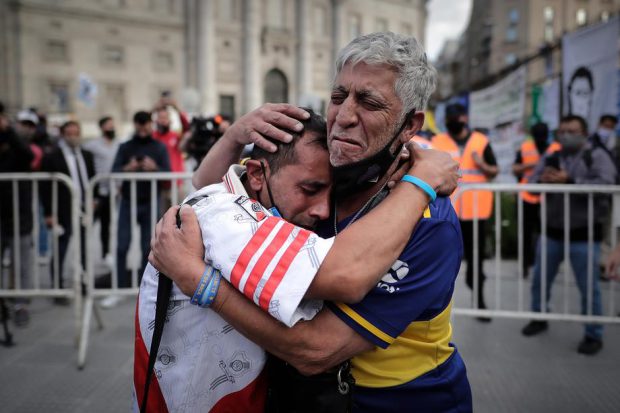 Ziua cea mai tristă. Cum l-a plâns Argentina pe Maradona. Imagini de la funeraliile fostului mare fotbalist