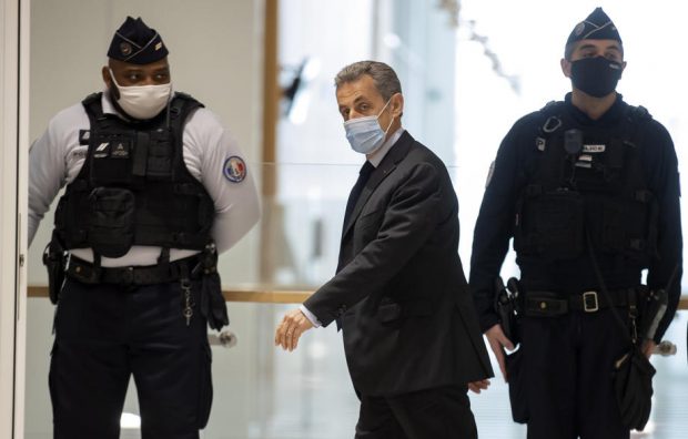 A început procesul în care fostul preşedinte francez Nicolas Sarkozy este judecat pentru corupţie. Câţi ani de închisoare riscă
