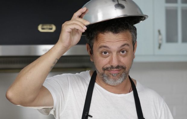 Fotografia-surpriză cu chef Sorin Bontea care a impresionat pe toată lumea: zeci de mii de reacții. „Ce zâmbet frumos, de copil”. Cine mai apare în imagine