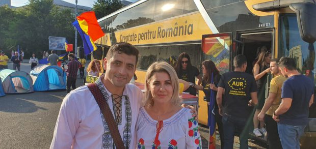 Deputata AUR Gianina Șerban are trei case, terenuri, bijuterii și trei mașini: Porsche Cayenne, Mercedes ML și un BMW X