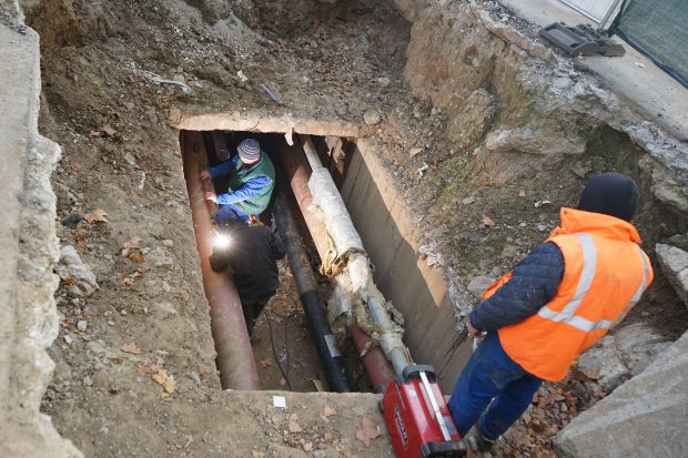 Avocatul Poporului s-a sesizat din oficiu privind lipsa apei calde și căldurii în București: Primăriile de sector să transmită măsurile dispuse