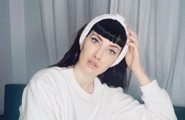Iulia Albu și-a operat gleznele. Criticul de modă a vorbit despre intervenție. „Trebuie să vă fac o confesiune. Nimeni nu e perfect”