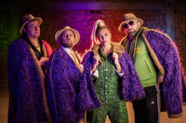 Lora apare în noul film „Pup-o, mă (2)! Mireasa nebună”. Ce spune actorul Alin Panc despre colaborarea cu artista