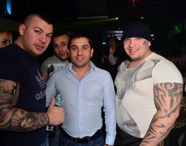 Interlopul „Tyson de la Buzău” a fost reținut pentru deținere ilegală de arme. Ascunsese un pistol într-un cimitir