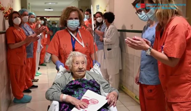 O bătrână de 104 ani din Madrid a supraviețuit COVID-19. Femeia a învins și ”gripa porcină”