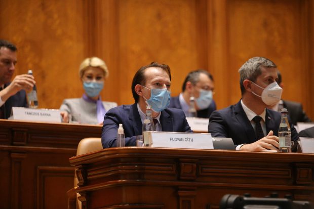 Guvernul Cîțu a trecut de votul Parlamentului. Miniștrii au depus jurământul la Palatul Cotroceni. Iohannis: „La treabă!”