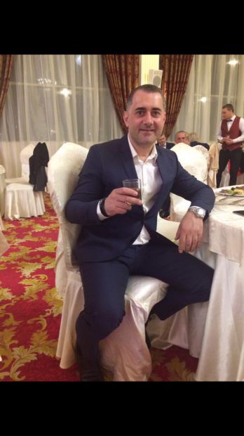 Cine este omul de afaceri român care s-a filmat în timp ce flutura un teanc de euro în fața camerei: „Ce să fac cu banii ăștia? Mai iau o ladă de porci sau dăm petrecere?”
