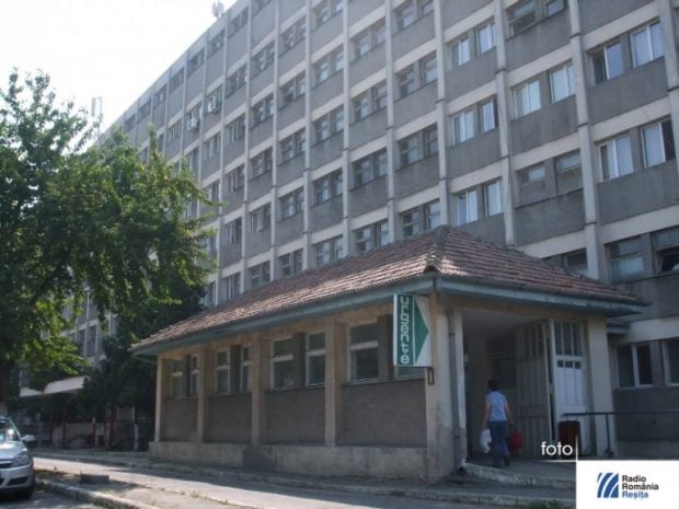 Mesajele disperate ale unei tinere de 26 de ani, decedată de Covid în Spitalul Caransebeș, către mama sa: ”Nu mai merge masca. Nu primesc aer”. Reacția untății medicale