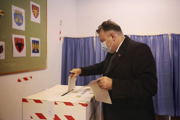 Nelu Tătaru, la ieşirea de la urne: „Am votat pentru o Românie normală. Trebuie să pregătim viitorul generaţiei copiilor noştri”