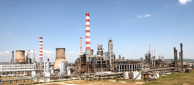 Şefii rafinăriei Petrotel Lukoil Ploieşti, achitaţi din nou de Tribunalul Prahova într-un dosar cu prejudiciu record de 1,7 miliarde de euro
