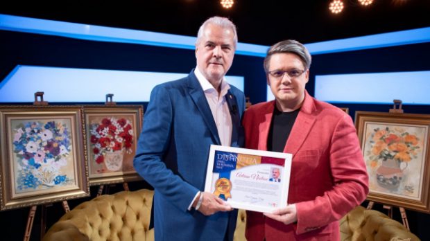 Adrian Năstase, premiat de Fuego la TVR. Cum este descris fostul premier, condamnat pentru corupţie:  „Demnitatea îi este carte de vizită”