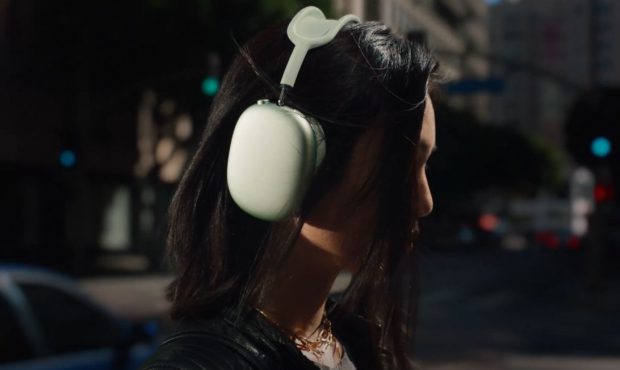 Apple a lansat căștile AirPods Max la 550 de dolari, mai scumpe decât anumite iPhone-uri