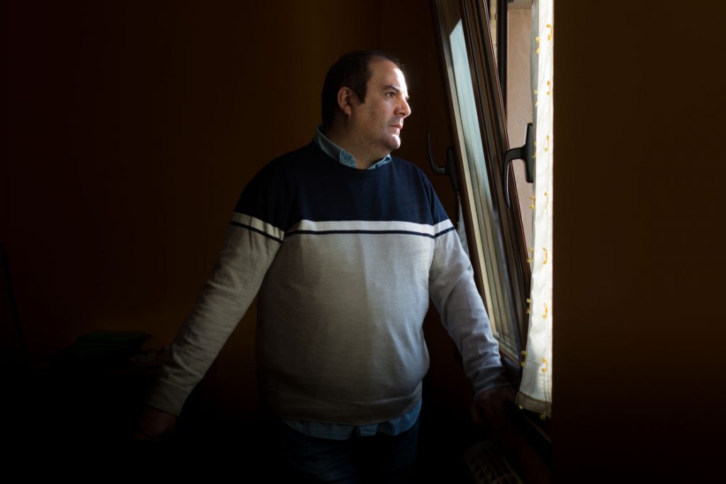 Pacienții cu tulburări mintale, pierduți în pandemie: „Terapia mea a rămas în aer”