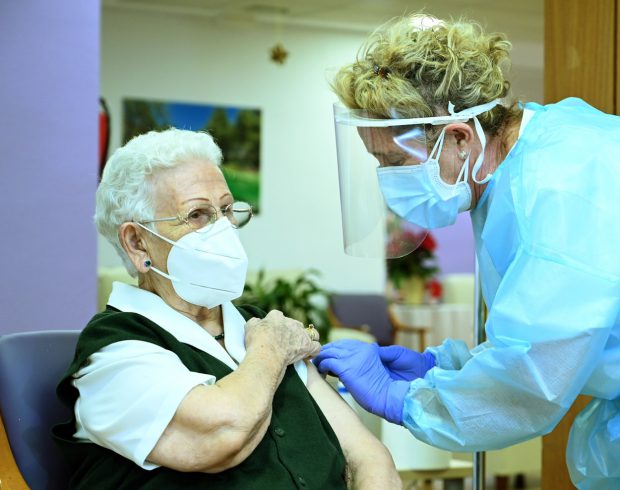 Ce vor face medicii de familie pentru vaccinarea persoanelor vârstnice și cu boli cronice? Explicațiile medicului Sandra Alexiu, în direct la Adriana Nedelea LA FIX