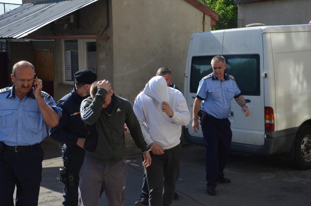 Închisoare cu executare pentru poliţiştii bihoreni care ”vânau” şoferii străini pentru şpagă. Cum acționa rețeaua