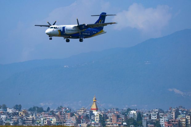 Un avion a zburat în direcția greșită, iar pasagerii au ajuns la peste 250 de kilometri distanță de destinația dorită