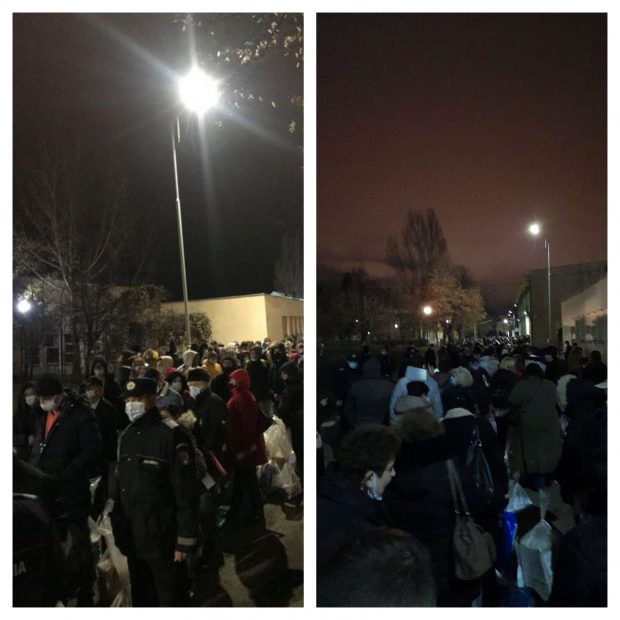VIDEO | Haos la BEJ Prahova pentru depunerea documentelor. Oamenii au așteptat 5 ore în ploaie