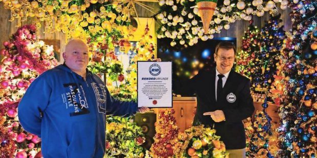 O familie din Germania a împodobit 420 de brazi de Crăciun în casă. Record mondial