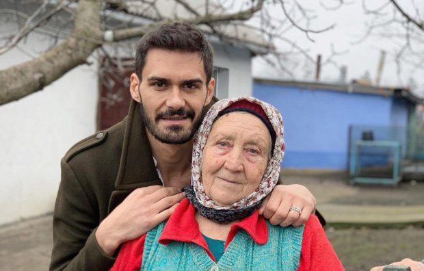 Viviana Sposub a cunoscut-o pe bunica lui George Burcea. Cum s-au fotografiat cei trei. „Te iubim mult”