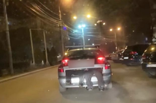 VIDEO / Șoferiță din Buzău cu soțul beat în portbagaj, în drum spre casă, după petrecerea de Crăciun