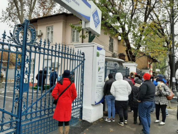 Bucureştenii s-au înghesuit la Institutul Cantacuzino pentru a cumpăra noul supliment care stimulează imunitatea