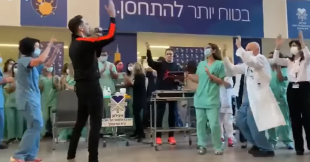 VIDEO | Imagini emoționante. Medicii din Israel dansează de bucurie după ce au primit vaccinul anti-Covid