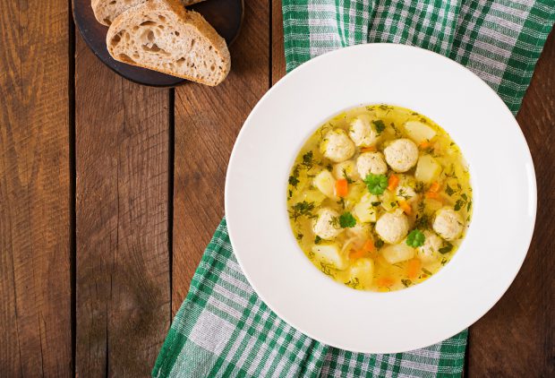  Ciorbă de Perișoare Delicioasă: Rețetă Tradițională Pas Cu Pas cu Sfaturi pentru Gustul Perfect | Ingrediente Proaspete și Secrete de la Bunica pentru Cea Mai Bună Ciorbă de Perișoare Acasă