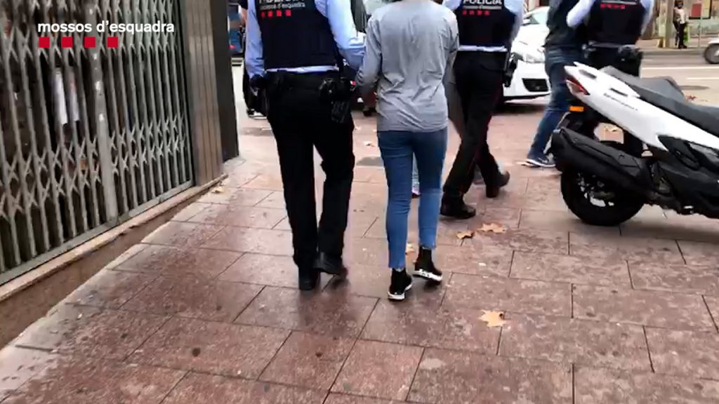 VIDEO / Clanul Mimosa, de tâlhari români violenți, filmat cum atacă bătrâni în Spania. Femeile din familie sunt cele mai rele