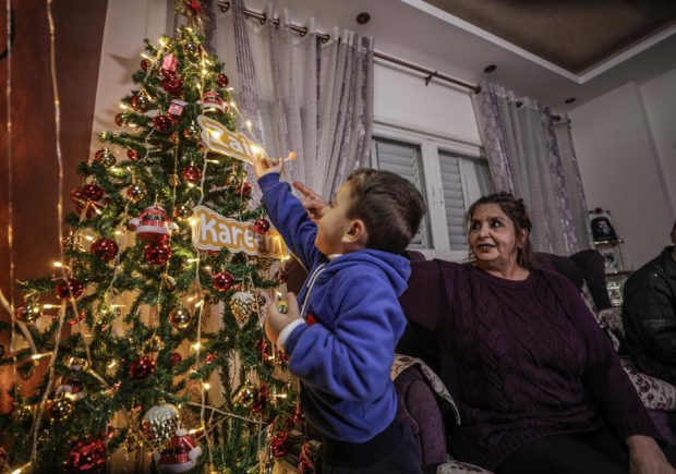 OMS avertizează că reuniunile de familie de Crăciun în spaţii interioare pot fi periculoase: ”Participanţii ar trebui să poarte măşti”