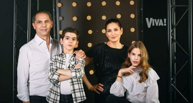 Dan Negru, pictorial alături de familie. Ce spune despre relația cu soția și cei doi copii. „Acasă sunt asistenta TV, aia care îi ține trena prezentatorului”