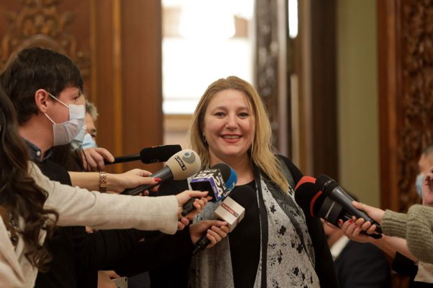 Senatul cere verificarea adeverinței care o exceptează pe Diana Șoșoacă de la purtarea măștii