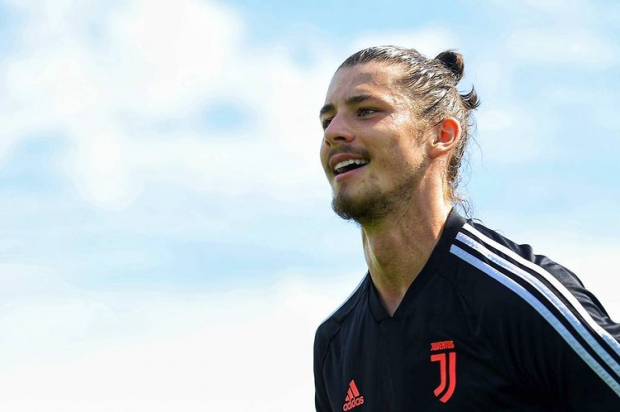 Cum a ajuns un tânăr de 18 din România să joace alături de Cristiano Ronaldo: „E ciudat să-l vezi la TV și apoi să fii cu el la antrenament”