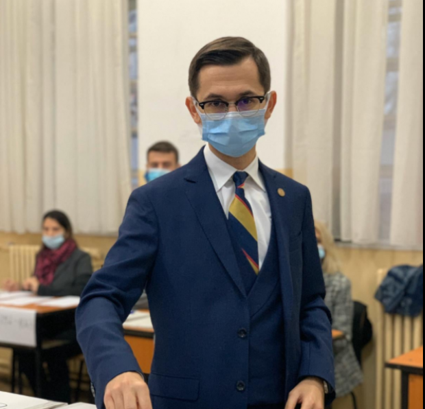 Deputatul Pavel Popescu, confirmat cu COVID-19. Liberalul a stat la o ședință  lângă premierul propus, Florin Cîțu