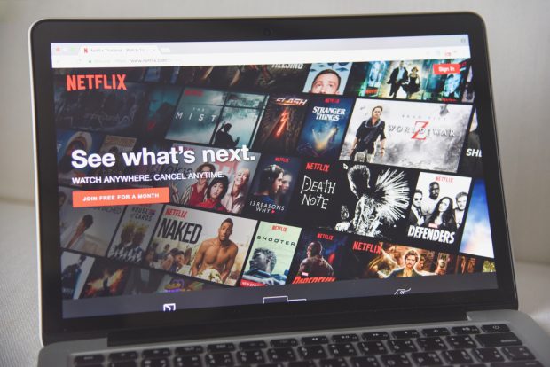 Filme Netflix ianuarie 2021 – ce filme și seriale noi poți urmări în prima lună a anului