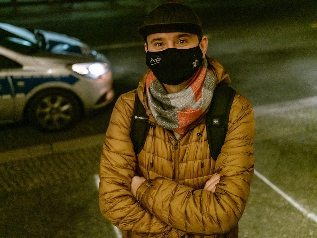 Reportaj la o secție de vot din Germania. Românii vin la urne cu gândul la familiile lor de acasă: „Să le meargă mai bine”