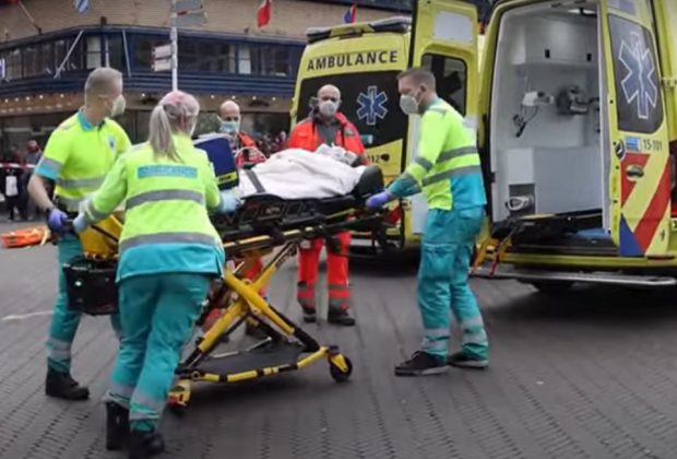VIDEO | Atac sângeros în Olanda. Două persoane au fost înjunghiate într-un supermarket din Haga