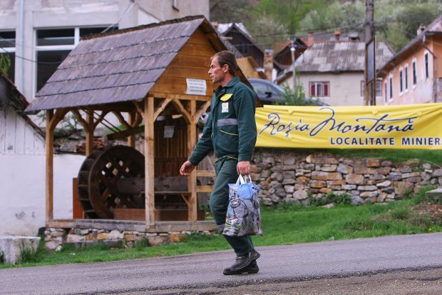 Blestemul pământului. Cum ne folosim resursele naturale: de la fantasmele lui Ceaușescu la saga Roșia Montană