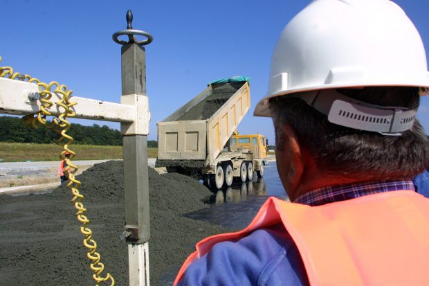 Câți kilometri de autostradă și drumuri expres promite că va construi Guvernul Cîțu