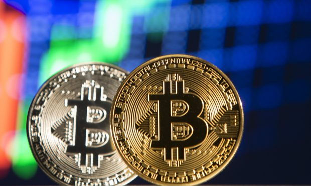 Prețul bitcoin atinge maximul tuturor timpurilor: Criptomoneda valorează acum peste 20.000 de dolari