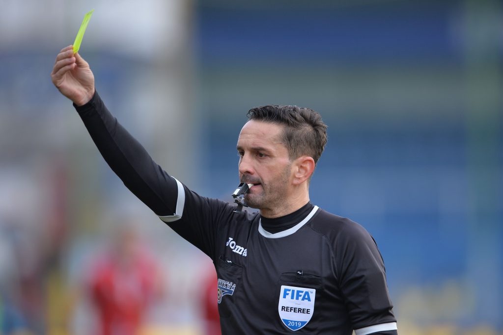 Nana Falemi, versiunea sa despre cum e să fii „ăla negru” în România. Amintiri de la școală și de pe terenul de fotbal