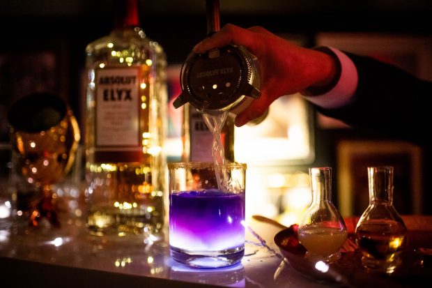 Rusia recomandă celor care se vaccinează anti-COVID-19 să nu consume alcool două luni