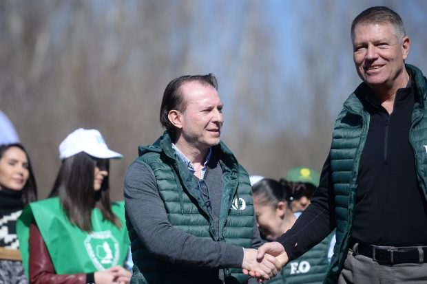 Klaus Iohannis, despre negocierile dintre partide: „Dacă este Orban, îl accept, dacă este Cîțu, îl accept”. USR-PLUS anunță clar că nu îl vrea premier pe Orban