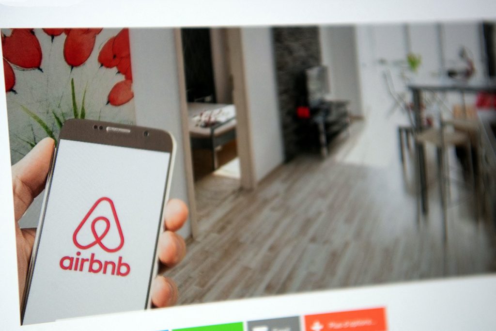 Euforia continuă pe bursele din SUA: Airbnb și DoorDash, evaluate la zeci de miliarde de dolari, deși sunt pe pierdere