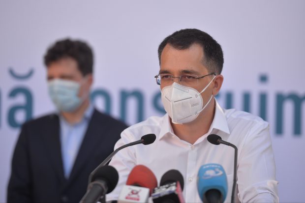 Vlad Voiculescu, noul ministru al sănătății: Vaccinul anti-COVID ajunge mâine în România