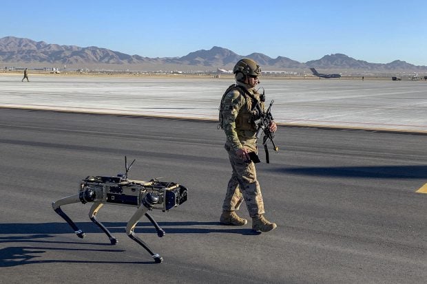 VIDEO | Bazele militare americane vor fi păzite de câini-roboți